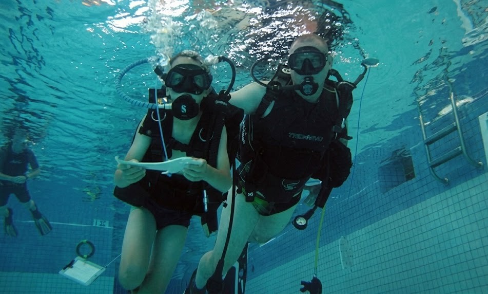 BAPTÊME DE PLONGÉE EN PISCINE